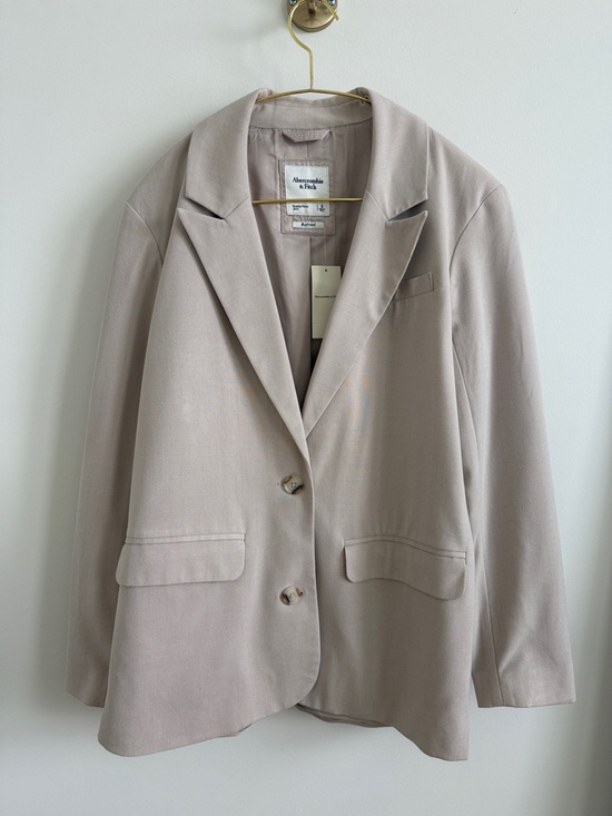 Abercrombie & Fitch Jackets & Blazers - Abercrombie & Fitch Light Cream Single-Breasted Blazer